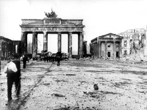 brandenburger tor, 1945